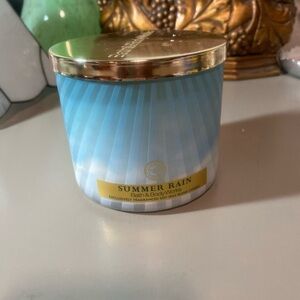 Bath & Body Works Summer Rain Candle - Blue and Gold